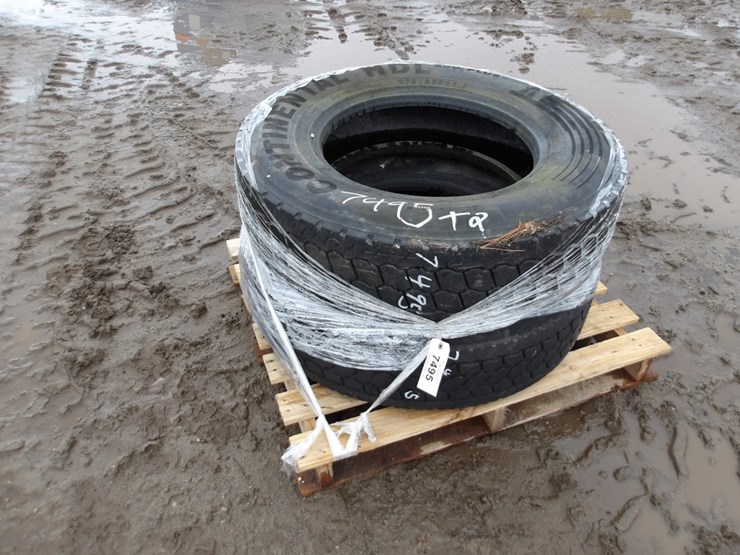#7495-•-(2)-275/80r22.5-semi-tires-image-1