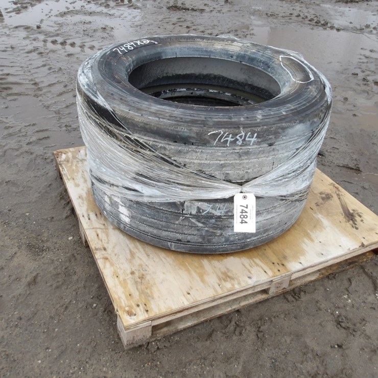 #7484 • (2) 225/70r22.5 Bridgestone Semi tires