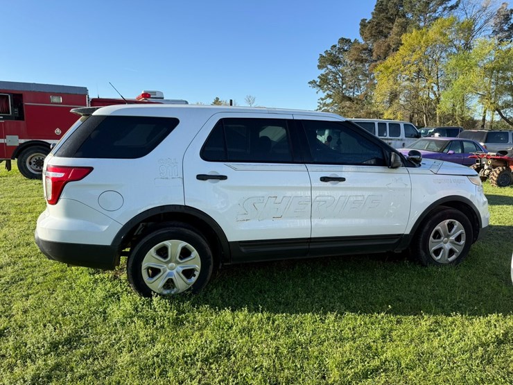 2015-ford-explorer-image-9