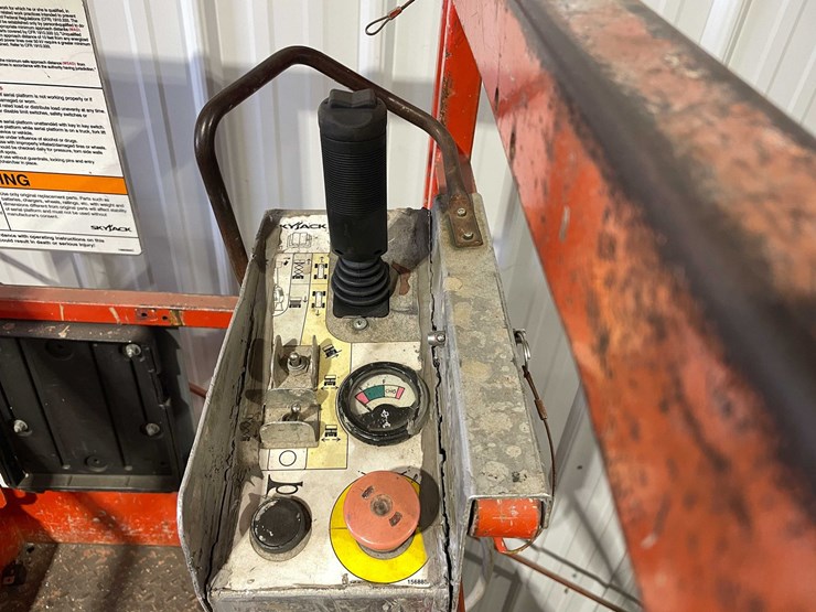 #412-•-skyjack-scissors-lift-(kewaskum,-wi)-image-13