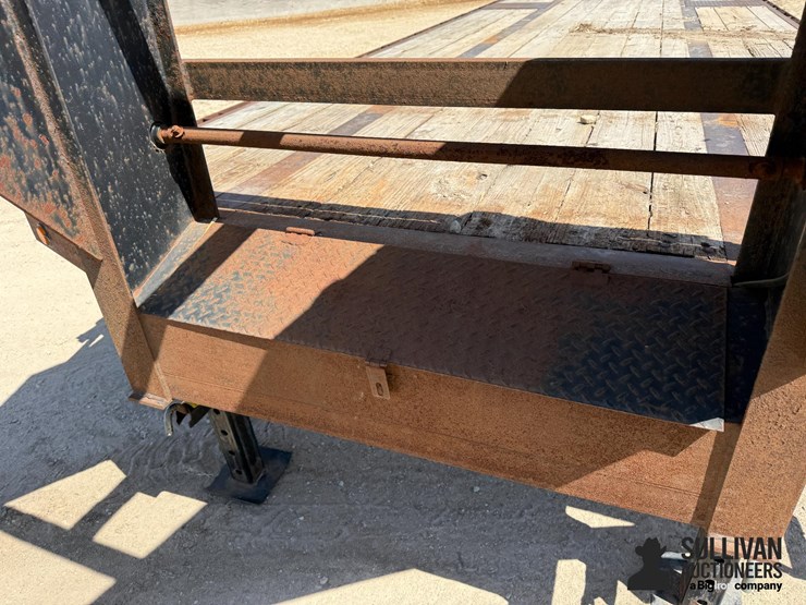 2015-elite-trailers-t/a-gooseneck-flatbed-trailer-image-19