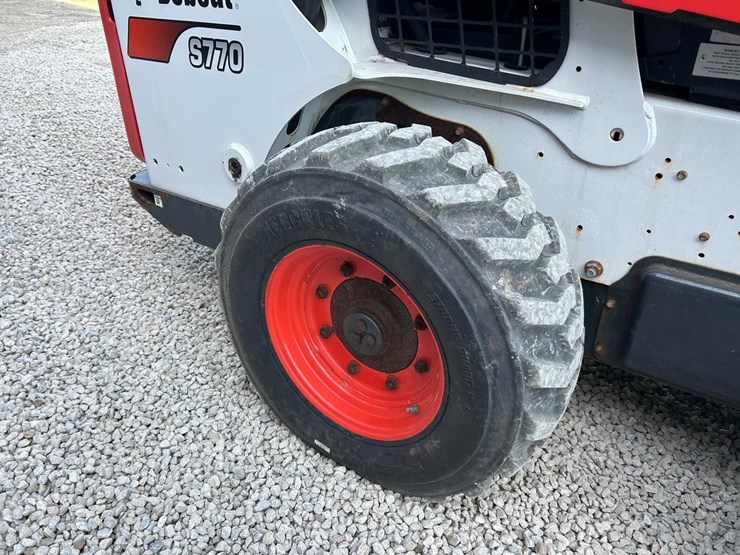 2023-bobcat-s770-image-13