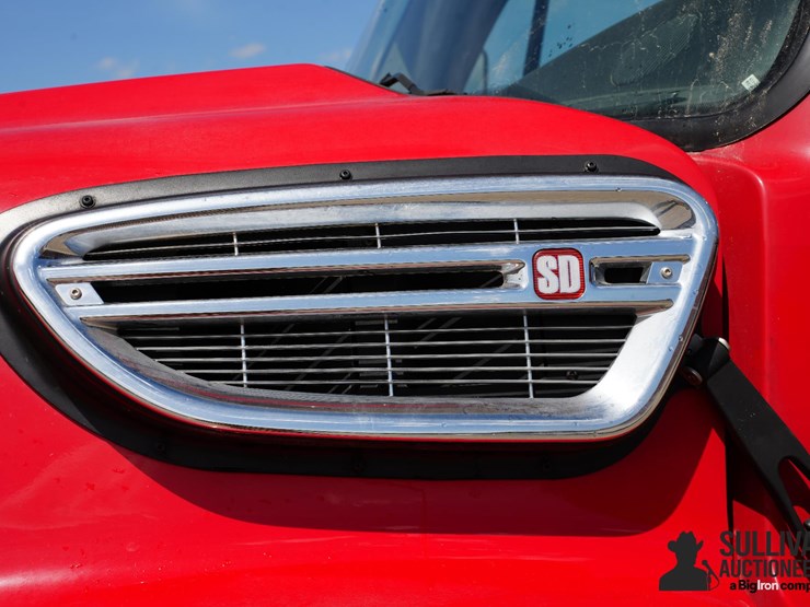 2023-freightliner-114sd-image-13