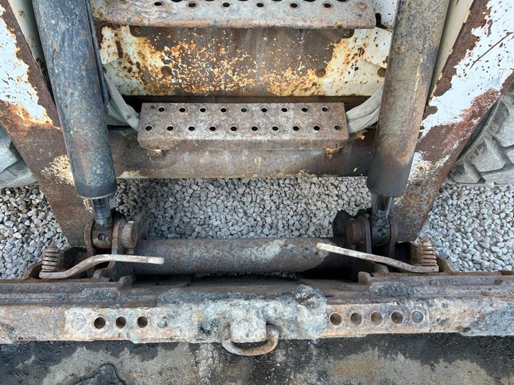 bobcat-s220-image-10