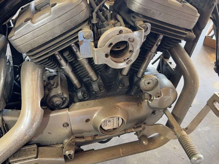 1987-harley-davidson-sportster-883-1987-harley-davidson-883---parts-included,-windshield,-tank-and-oem-petcock,-misc.-image-6