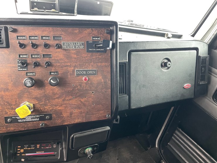 1991-peterbilt-377-image-76