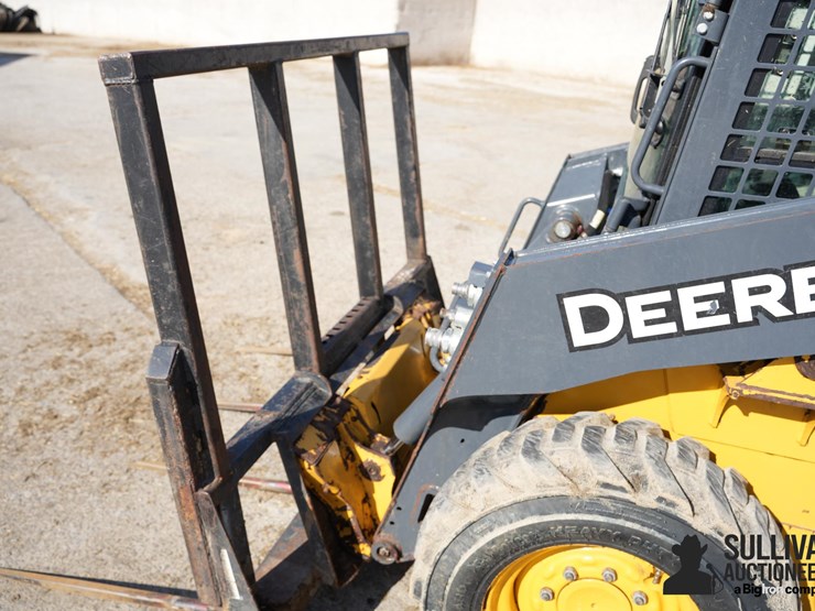 2022-deere-318g-image-13