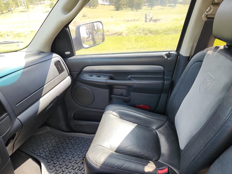 2004-dodge-ram-3500-image-29