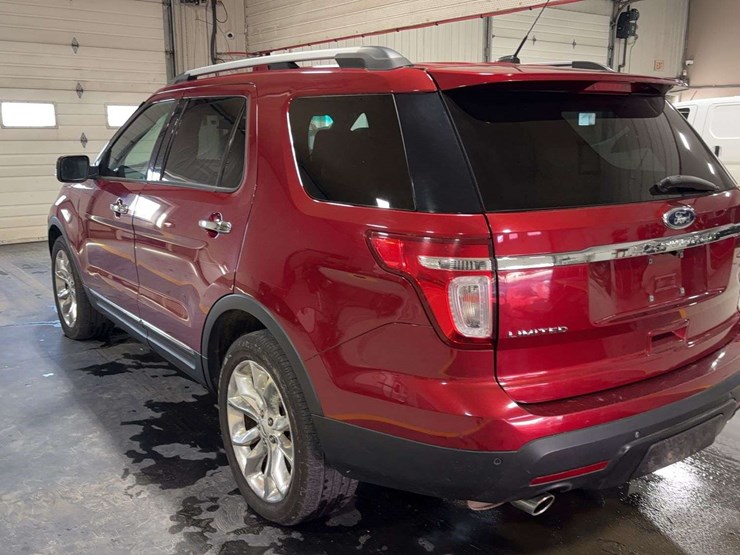 2015-ford-explorer-limited-image-3