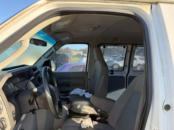 2014-ford-e350-image-34