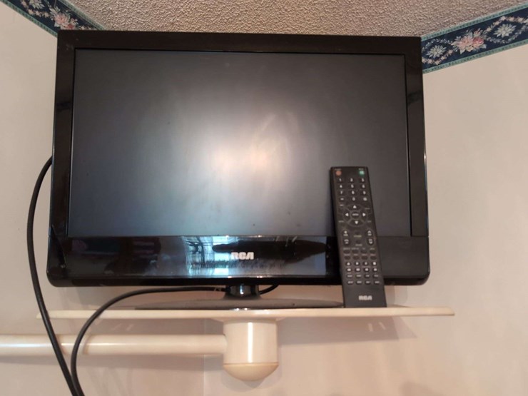 rca-22-inch-lcd-full-hdtv-dvd-combo-model-22la45rqd-image-1
