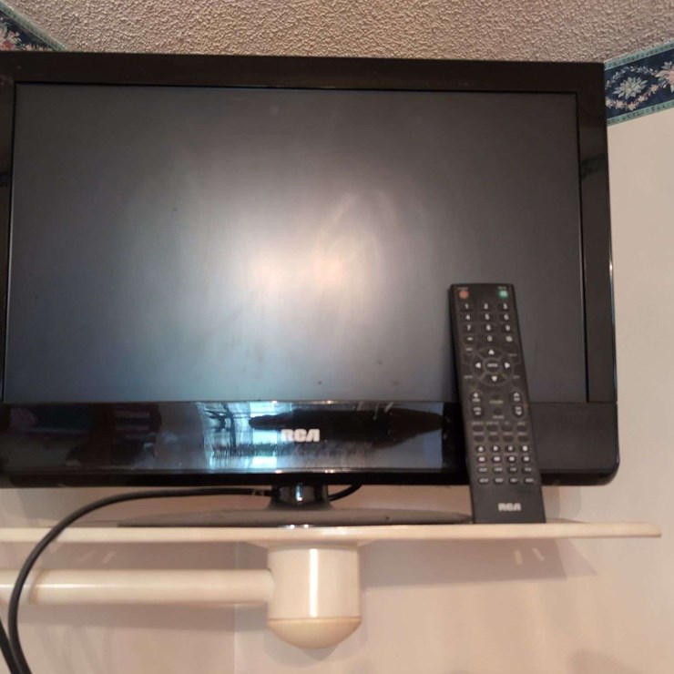 RCA 22-inch LCD Full HDTV DVD Combo Model 22LA45RQD