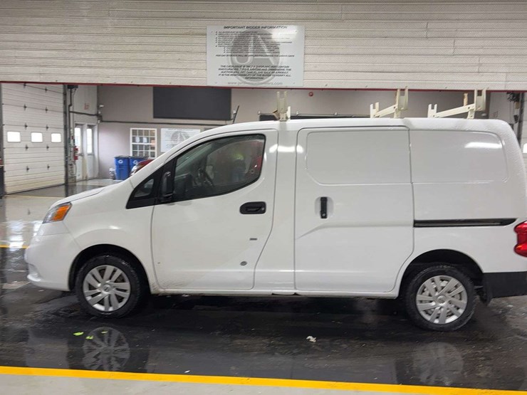 2020-nissan-nv200-image-2