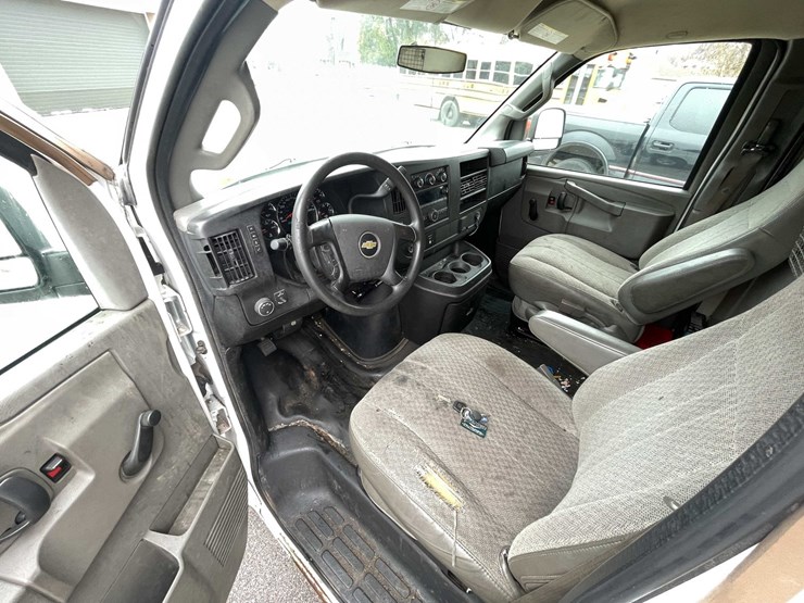 2016-chevrolet-3500-image-47