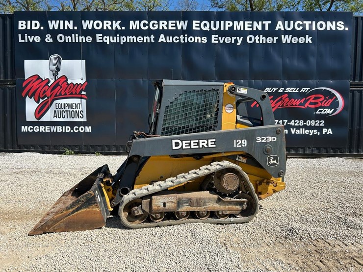 deere-323d-image-1