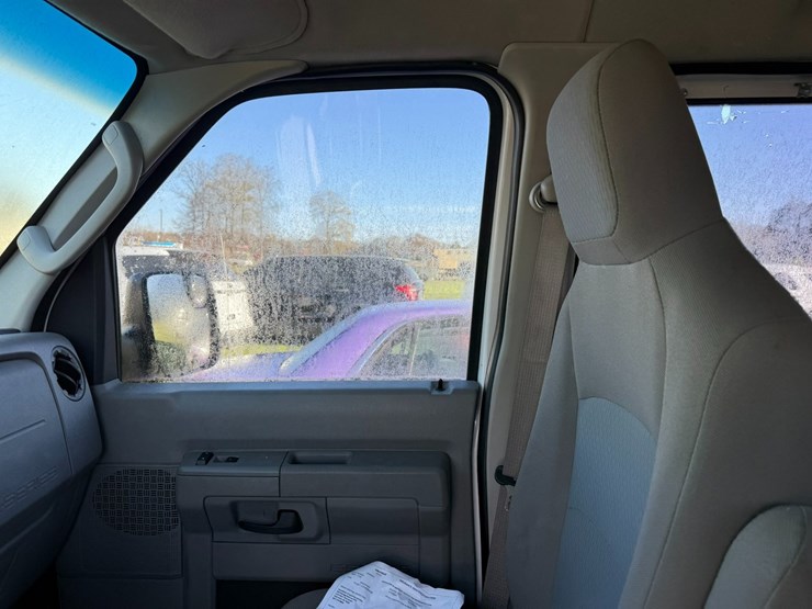2014-ford-e350-image-39