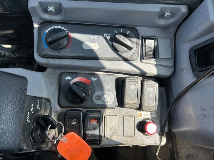 2021-kubota-kx040-4-image-25