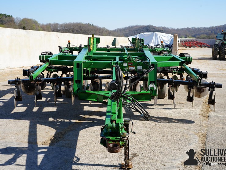 2011-john-deere-2700-image-2