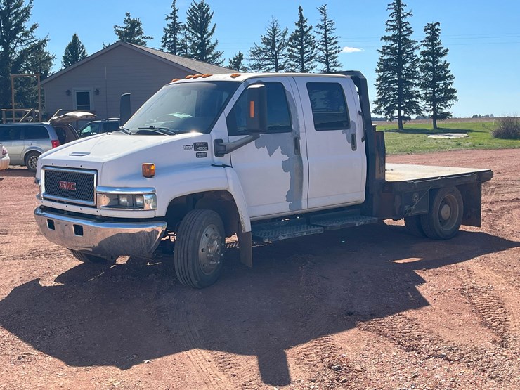 gmc-4500-truck-image-1
