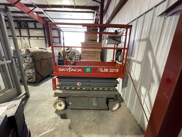 #412-•-skyjack-scissors-lift-(kewaskum,-wi)-image-5