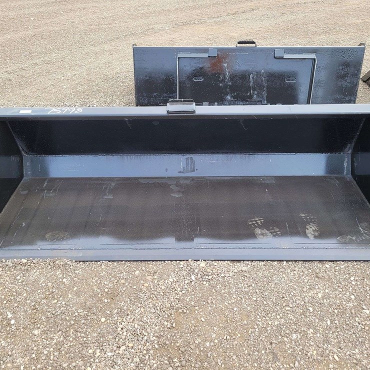 90in QT Bucket with Blade