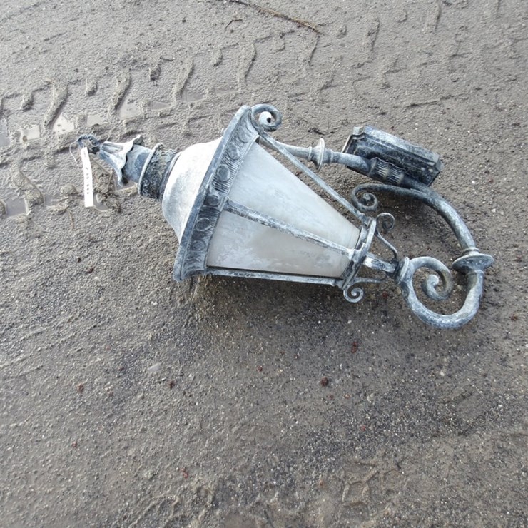 #7830 • Outdoor Light Fixture