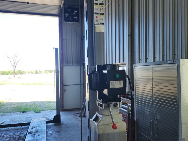 #4000-•-wildfire-9000lb-auto-lift-(mauston,-wi)-image-1
