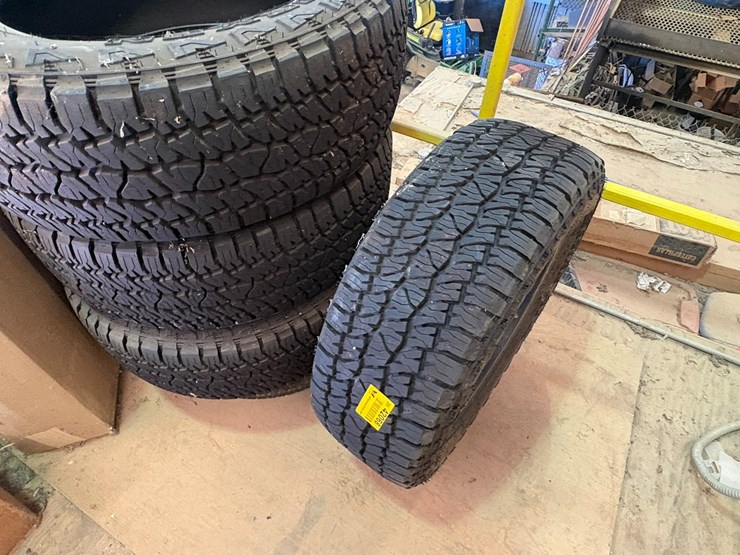 #42068-•-lot-of-(5)-lt275/60r20-tires-image-3