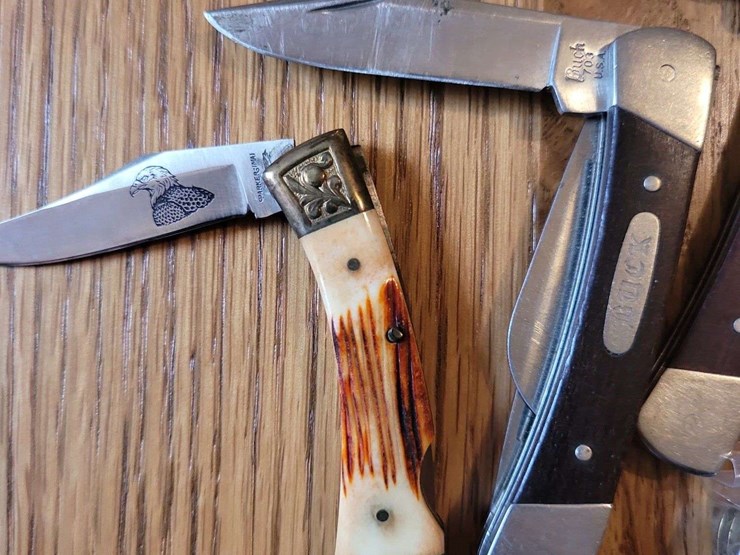 collection-of-assorted-folding-pocket-knives-with-boxes-and-ephemera-image-2