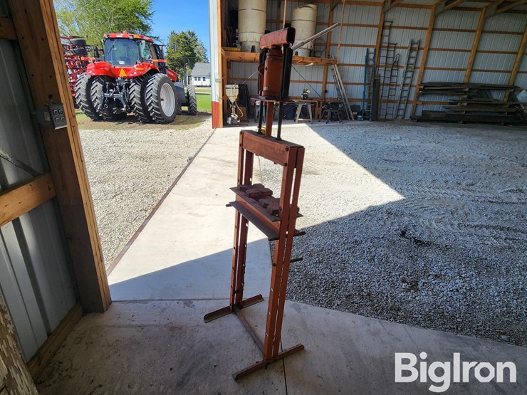 12-ton-shop-press-image-5
