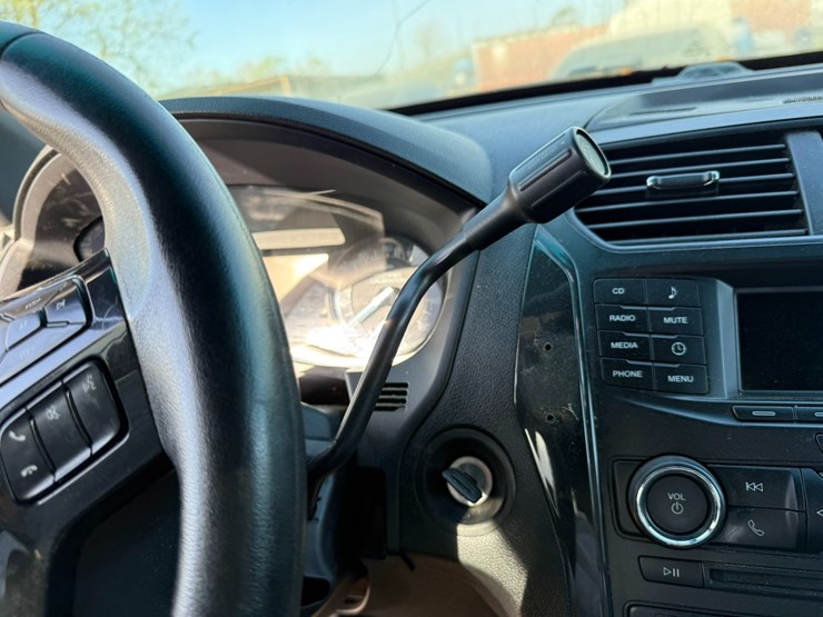 2016-ford-explorer-image-40