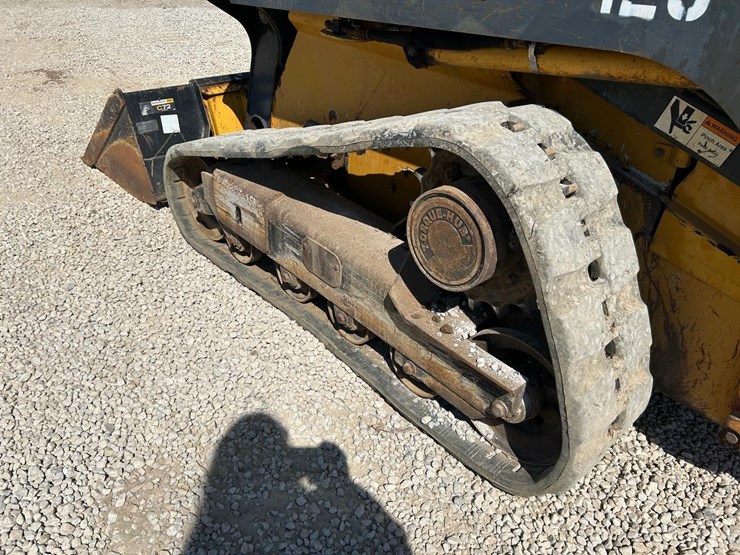 deere-323d-image-16