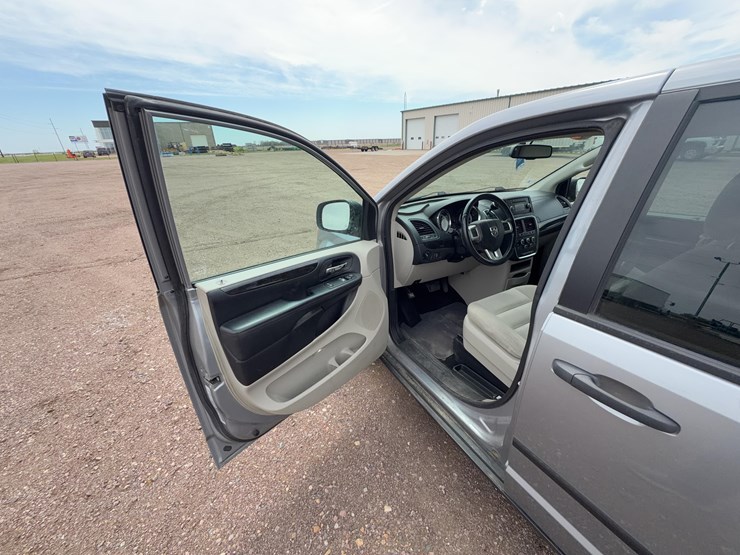 2015-dodge-grand-caravan-image-7