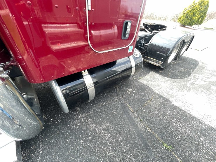 #200-•-2020-peterbilt-semi-tractor-(has-wi-title)-(denmark,-wi)-image-20
