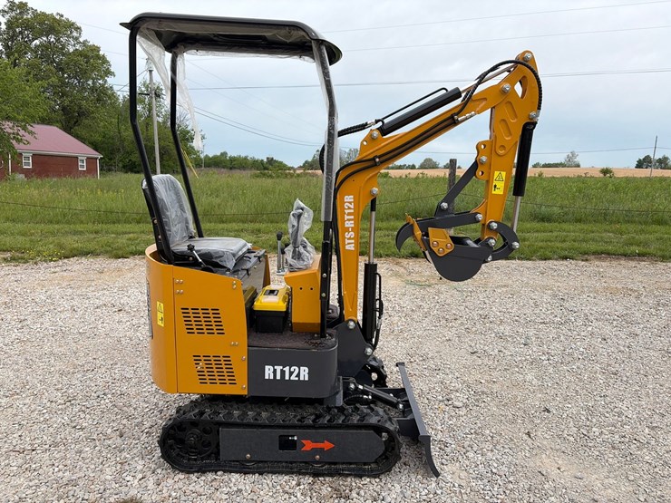 #153-•-unused-2026-ats-rt12r-mini-excavator-image-3