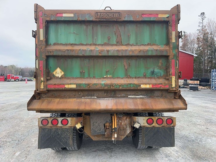2015-freightliner-114sd-image-6