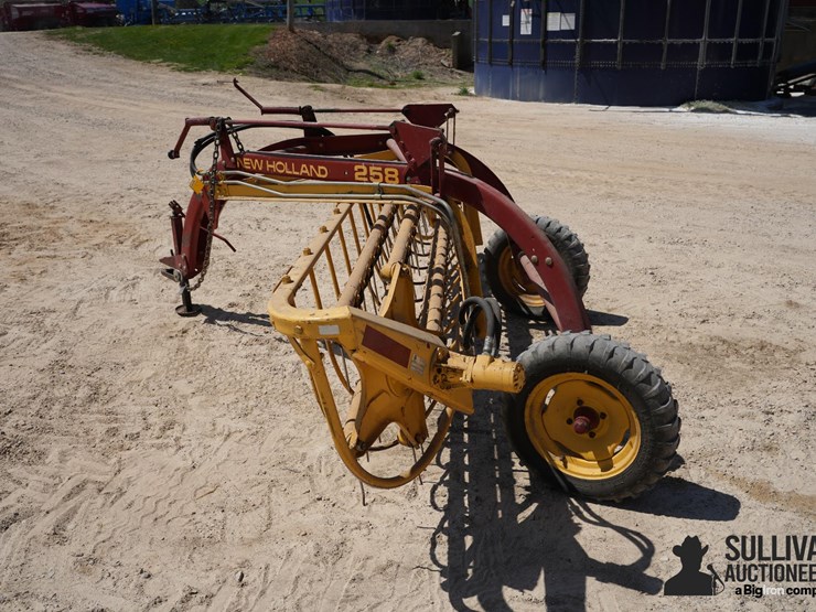 new-holland-258-image-8
