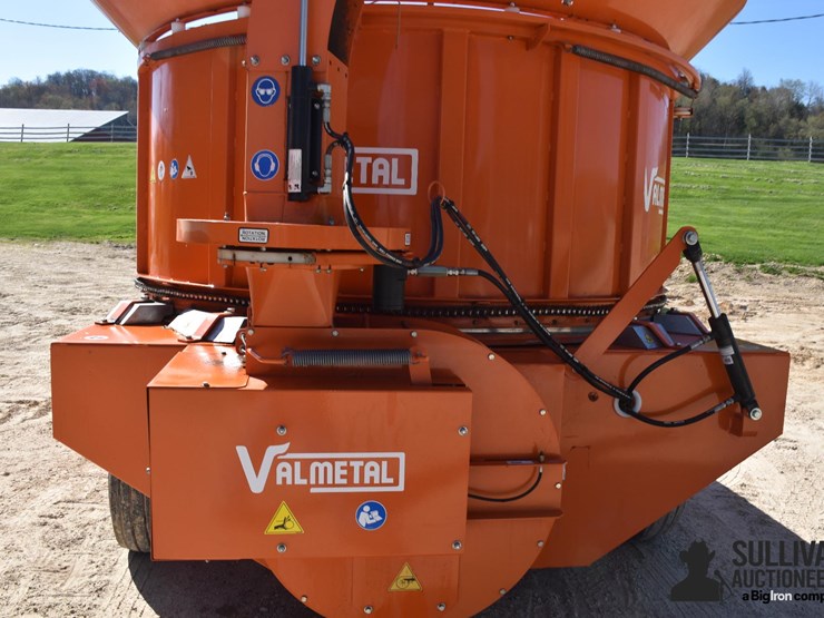 2023-valmetal-5600-pull-type-bale-chopper-image-18