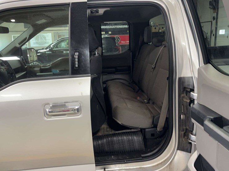 2016-ford-f150-xlt-image-11