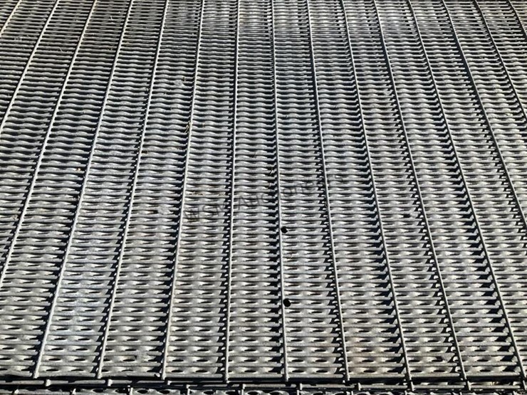 pallet-of-4ft-x-8-1/2ft-tread-deck-image-5