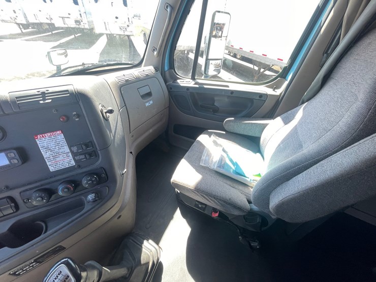 #202-•-2013-freightliner-cascadia-semi-tractor-(title-in-delay)-(denmark,-wi)-image-55