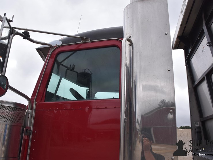 2011-peterbilt-367-image-19