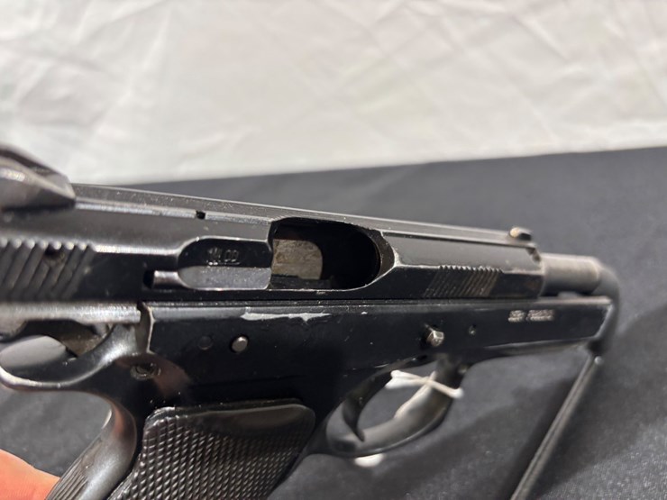 #137-•-cz-75-d-compact-9mm-semi-automatic-pistol-image-10