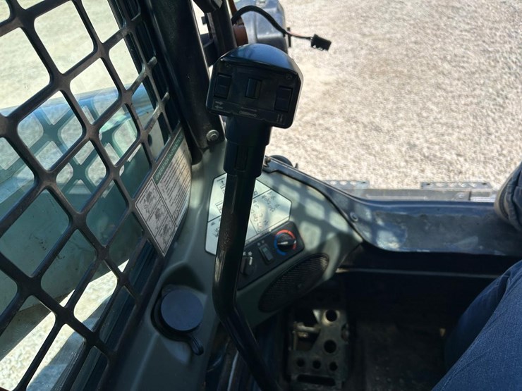 2015-bobcat-t650-image-24