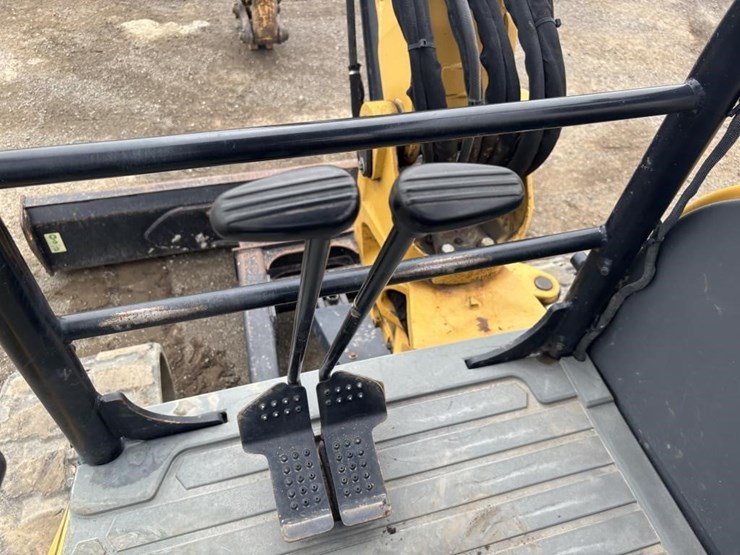 2015-caterpillar-305e2-cr-image-30