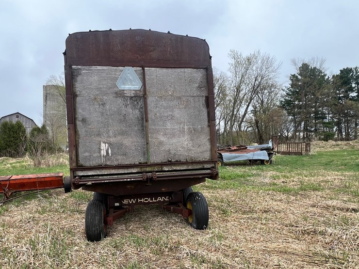 #9572-•-badger-chopper-box-on-new-holland-tandem-gear-image-3