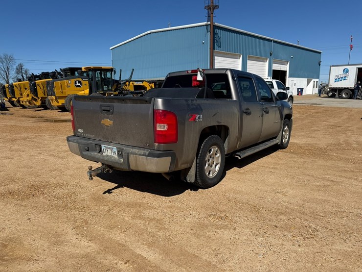 2013-chevrolet-1500-image-3