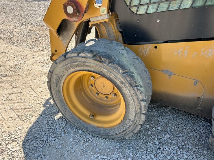 2017-caterpillar-232d-image-15