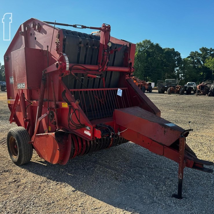 MASSEY-FERGUSON 1560