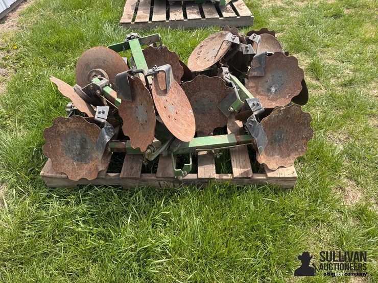 john-deere-12-image-13